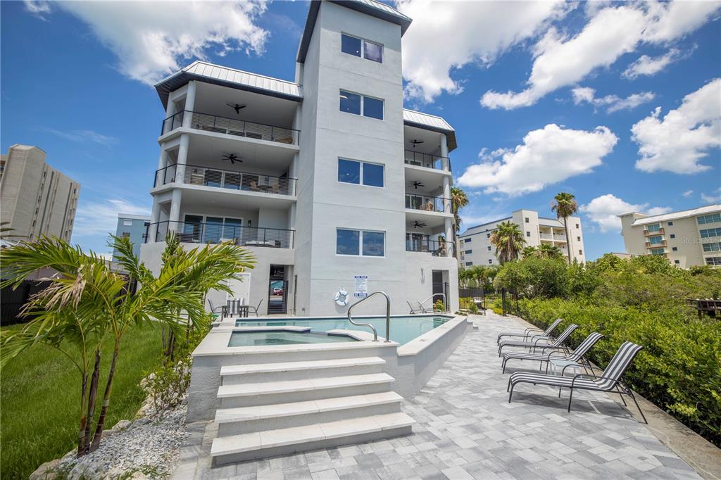 19505 GULF BOULEVARD UNIT 304