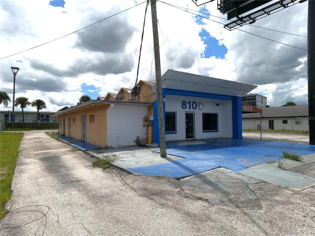 810 LEE ROAD