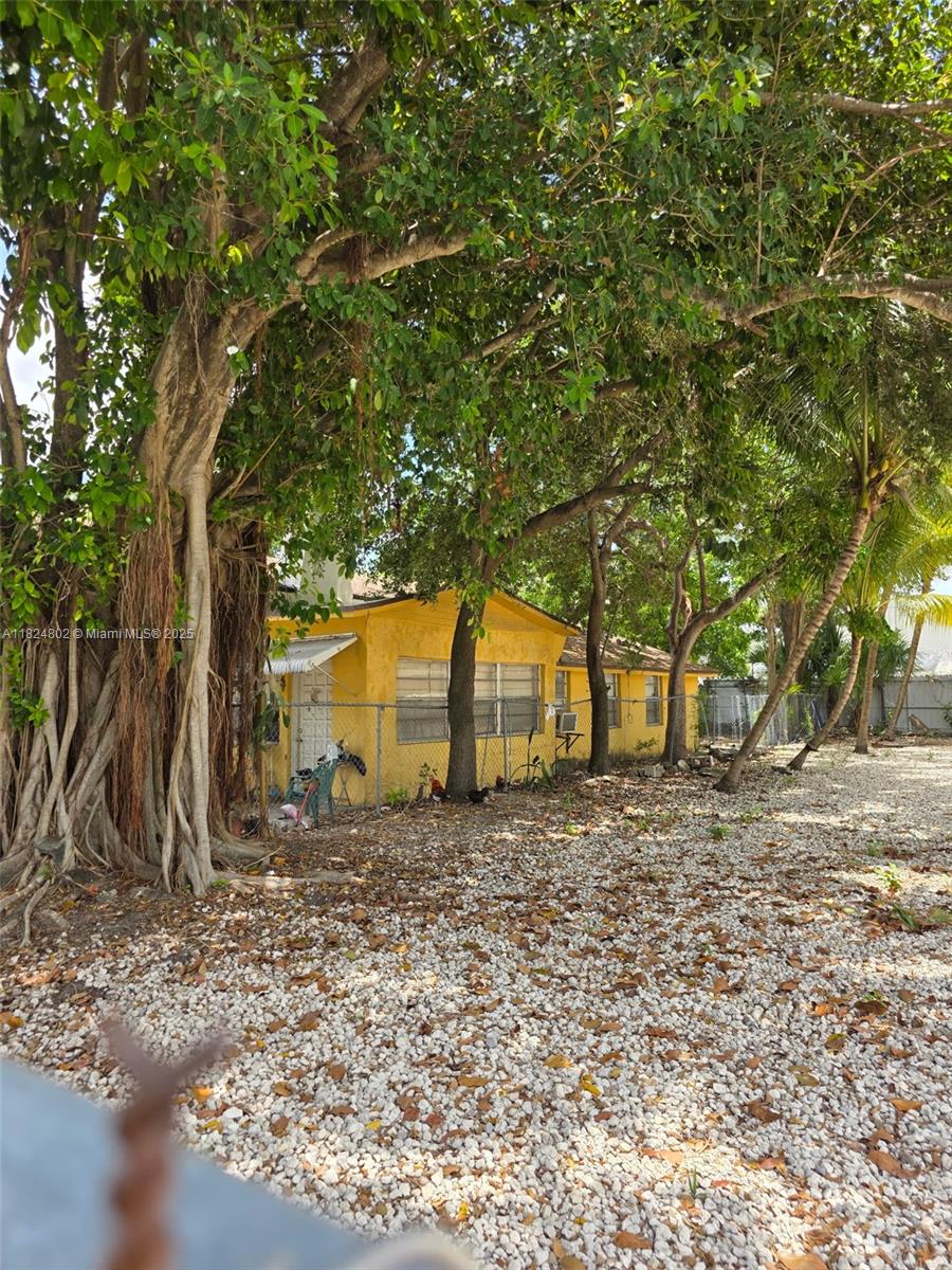 1284 NW 29th Ter, Miami FL 33142