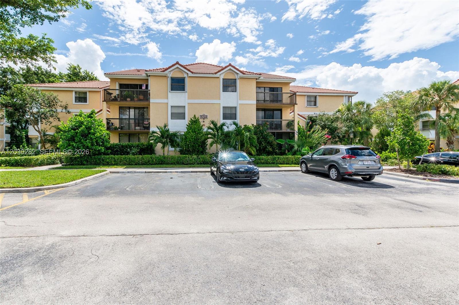 5721 Riverside Dr, Coral Springs FL 33067