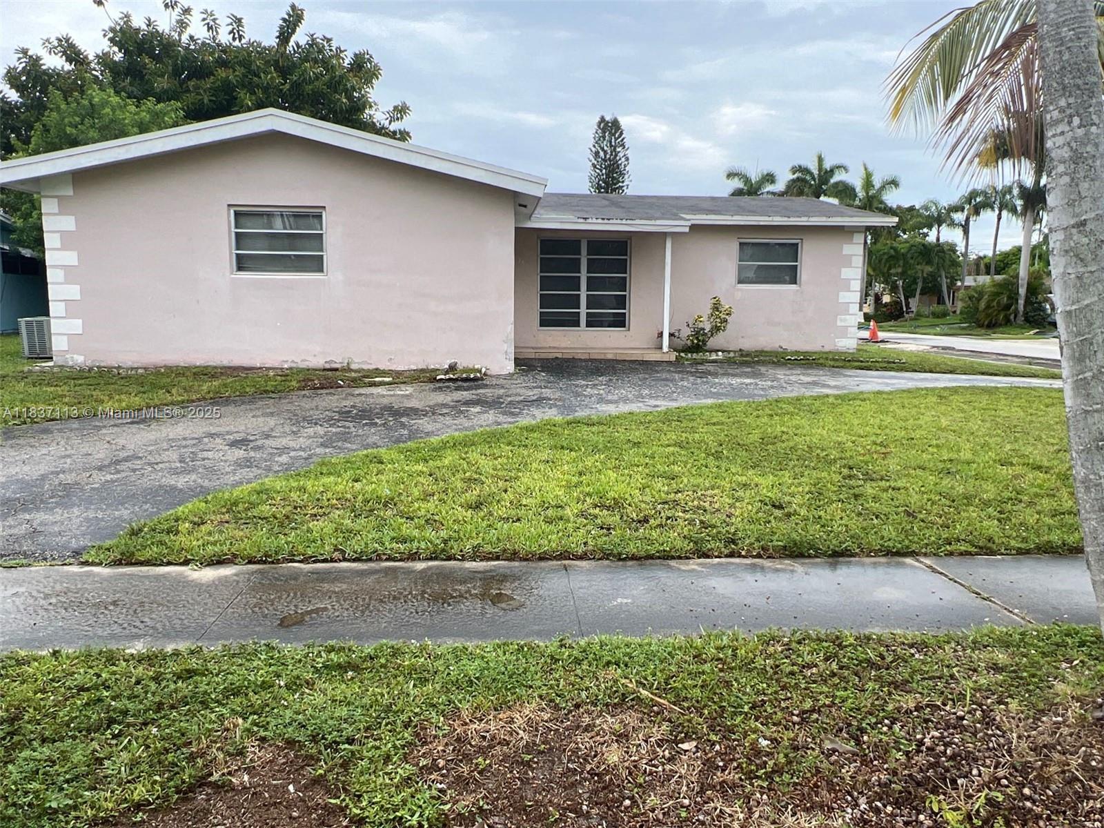 8361 NW 28th Pl, Sunrise FL 33322