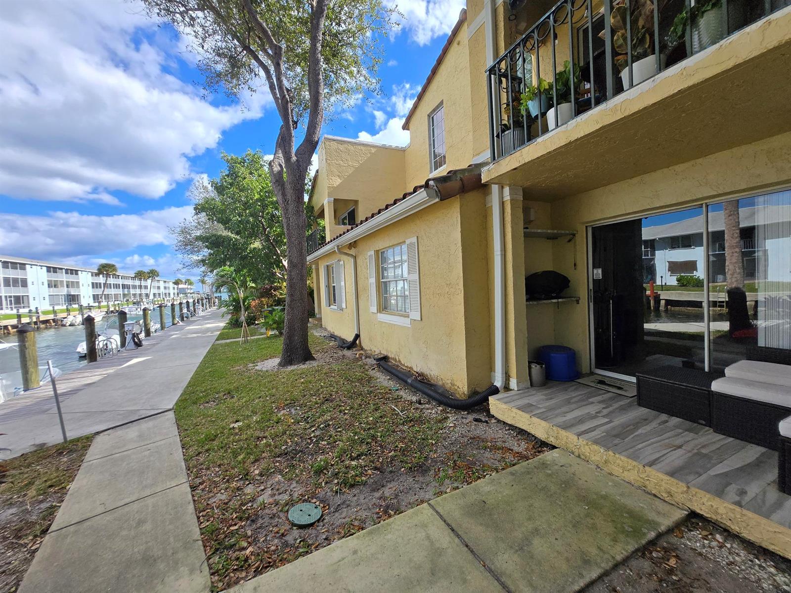 1105 Lake Shore Drive # 102, Lake Park FL 33403