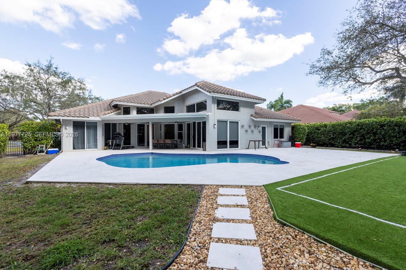 1202 S Manor Dr S, Weston FL 33326