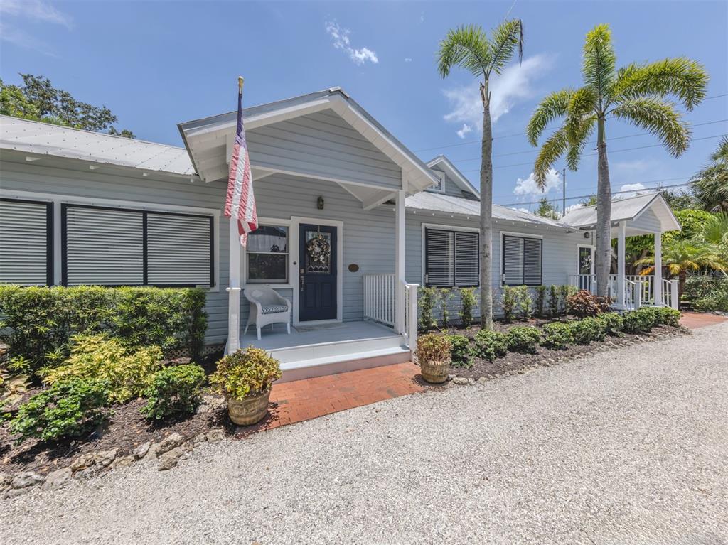 726 EAGLE POINT DRIVE, VENICE, FL — photo 2 of 30