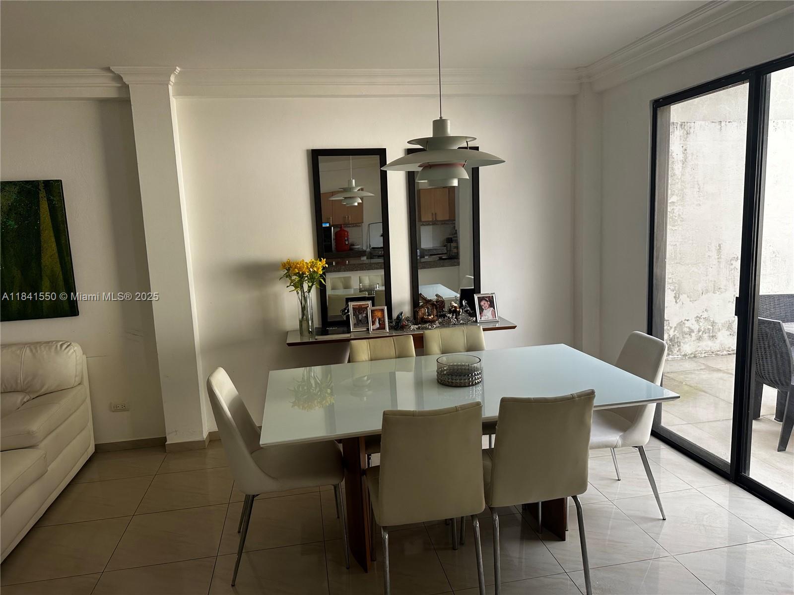 A dining room features a white glass table, six chairs, and two mirrors on the wall — La Serena Mzna 4 Villa 11 Calle 3era, G, G