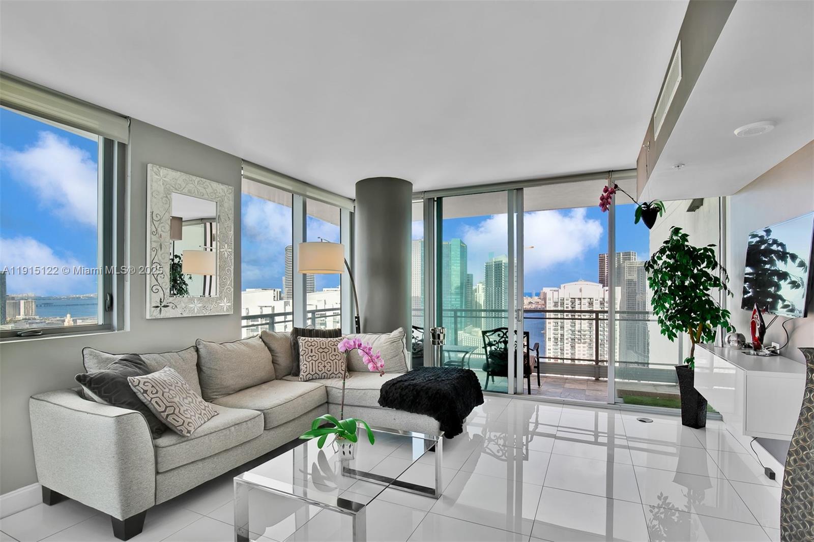 92 SW 3rd St # 4510, Miami FL 33130