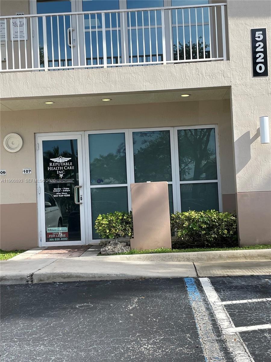 DAVIE, FL — photo 2 of 5