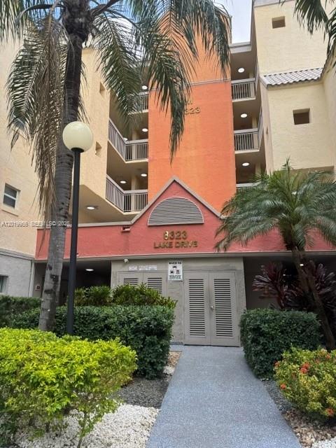 8323 Lake Dr # 506, Doral FL 33166