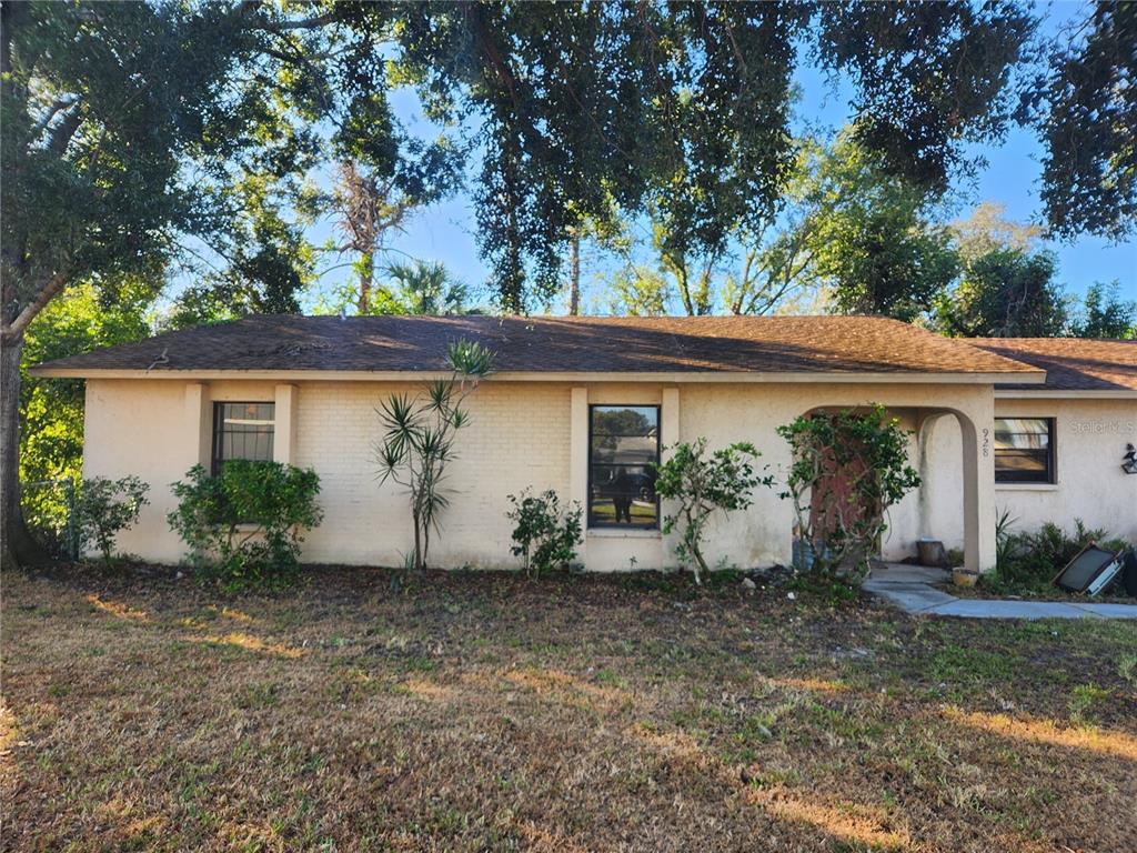 928 CYPRESS WOOD LANE
