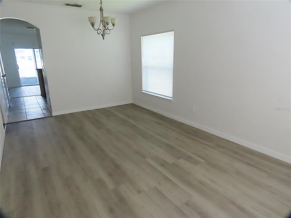 427 WILTON CIRCLE, SANFORD, FL — photo 3 of 18
