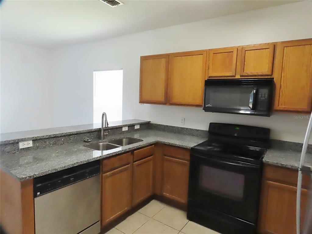 427 WILTON CIRCLE, SANFORD, FL — photo 5 of 18