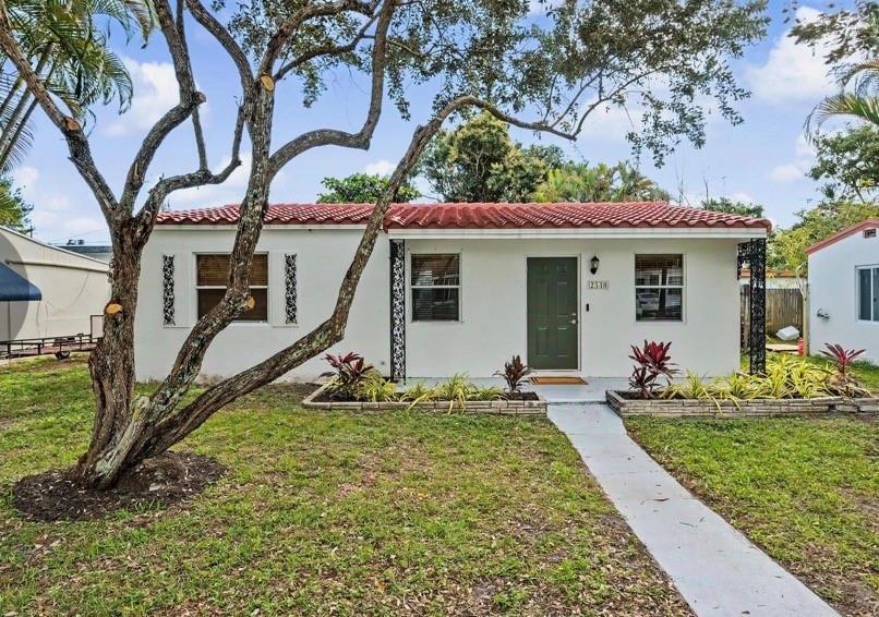 2530 Mckinley Street, Hollywood FL 33020