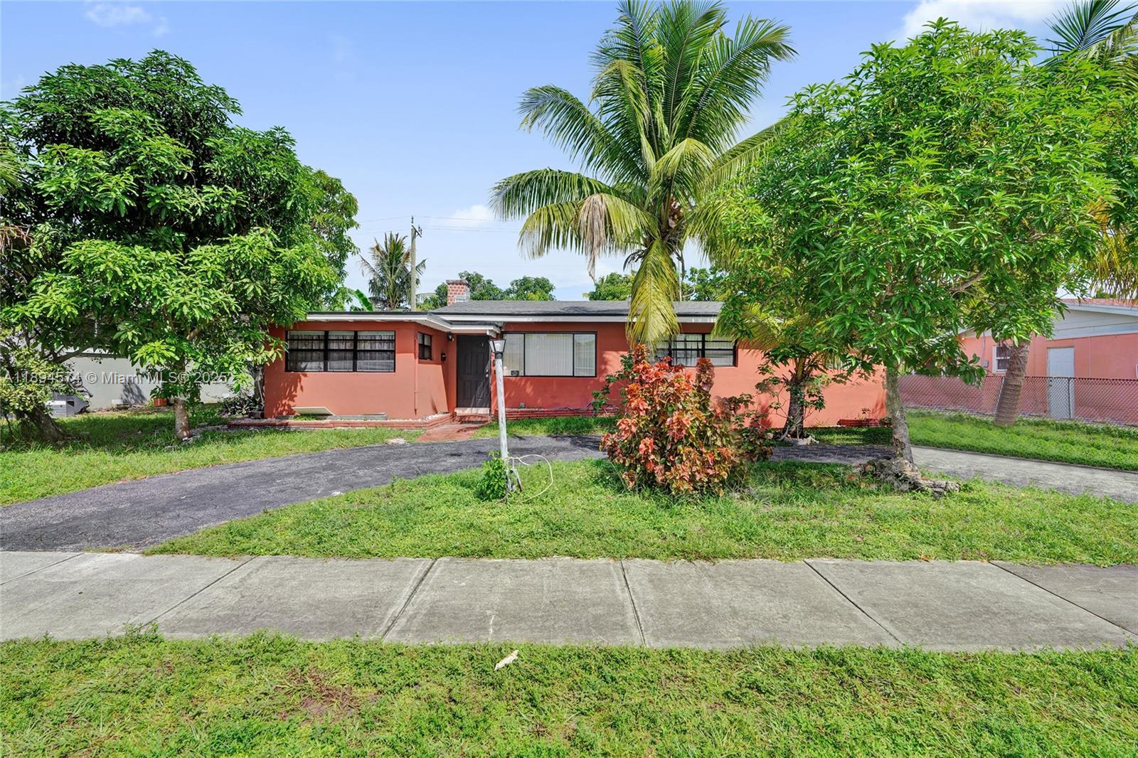 685 NE 180th St, Miami FL 33162