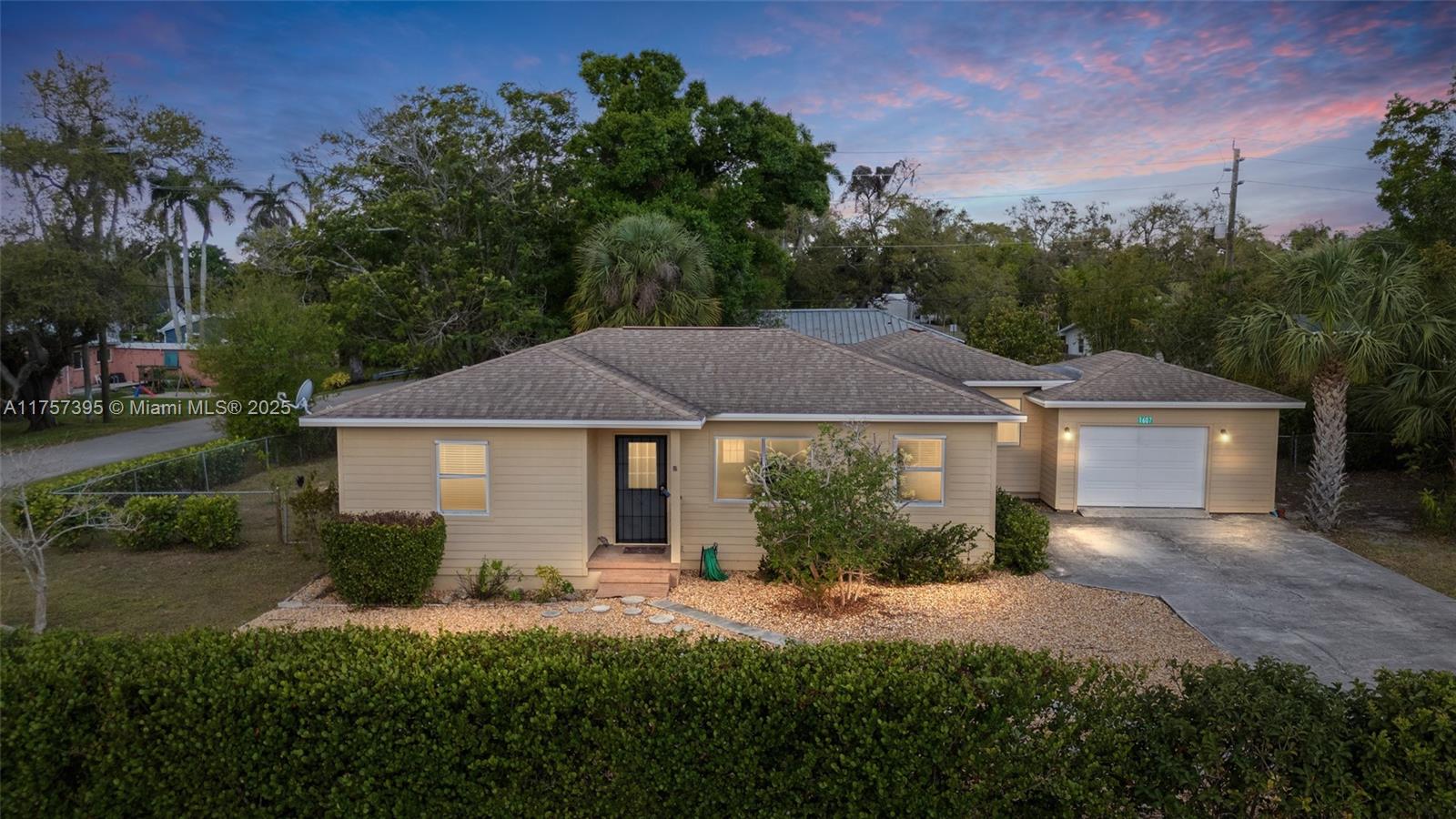 1607 ARDMORE RD, Fort Myers FL 33901