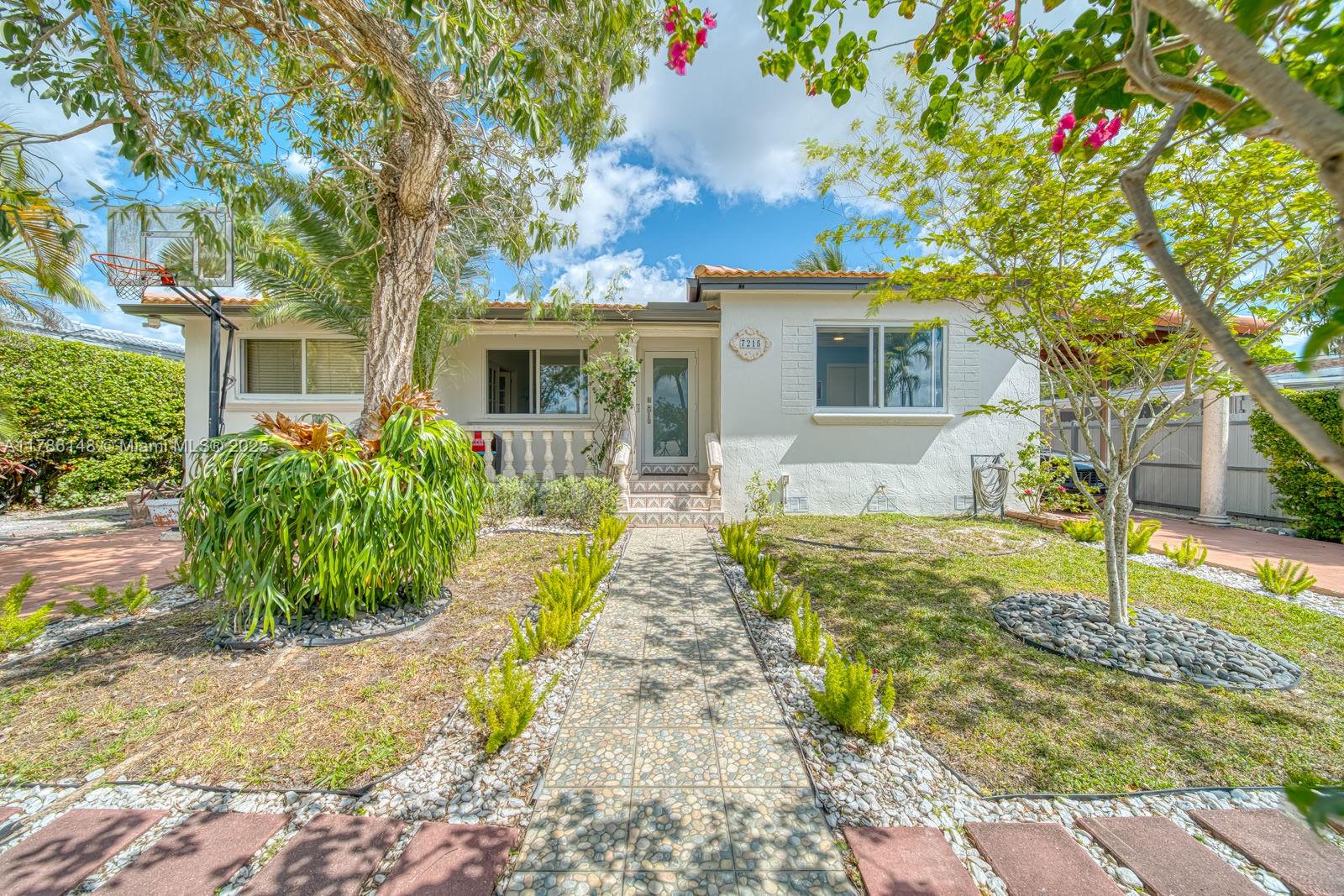 7215 SW 16th St, Miami FL 33155
