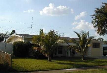 907 S 11th St, Lantana FL 33462