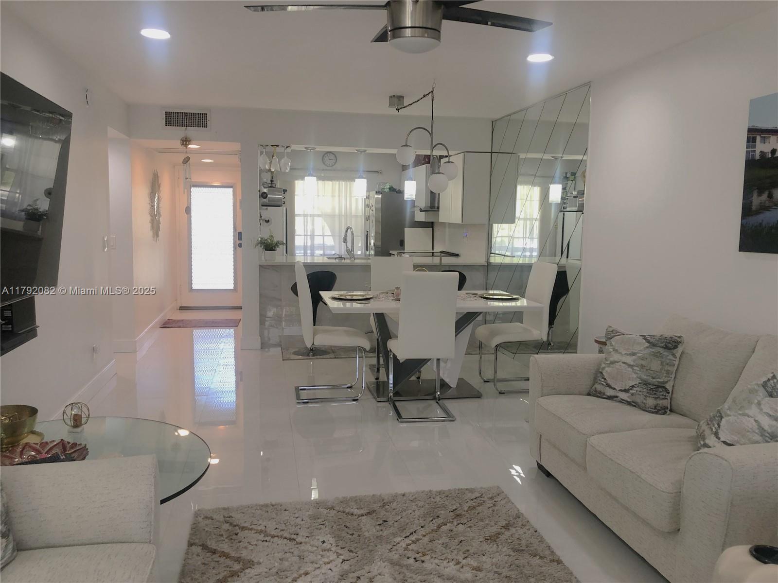 1101 Bahama Bnd # B2, Coconut Creek FL 33066