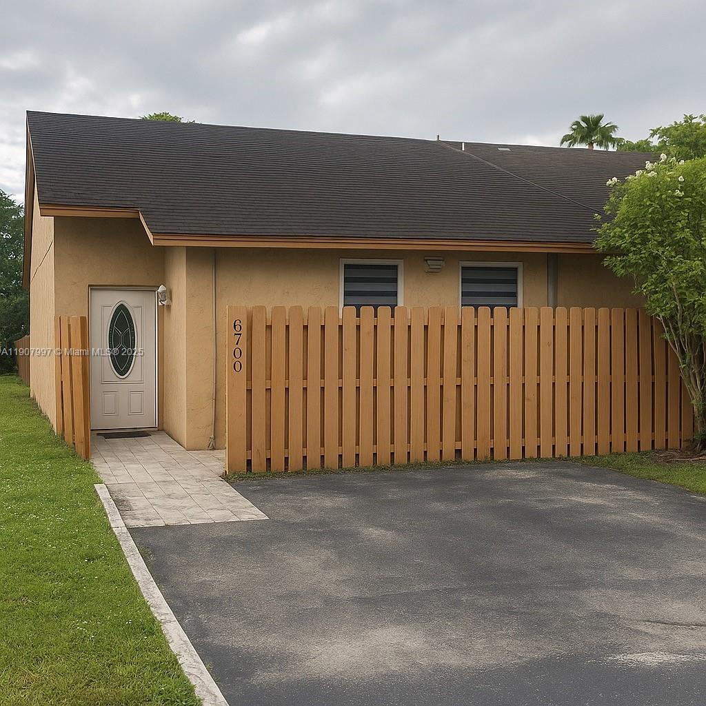 6700 NW 190th St, Hialeah FL 33015