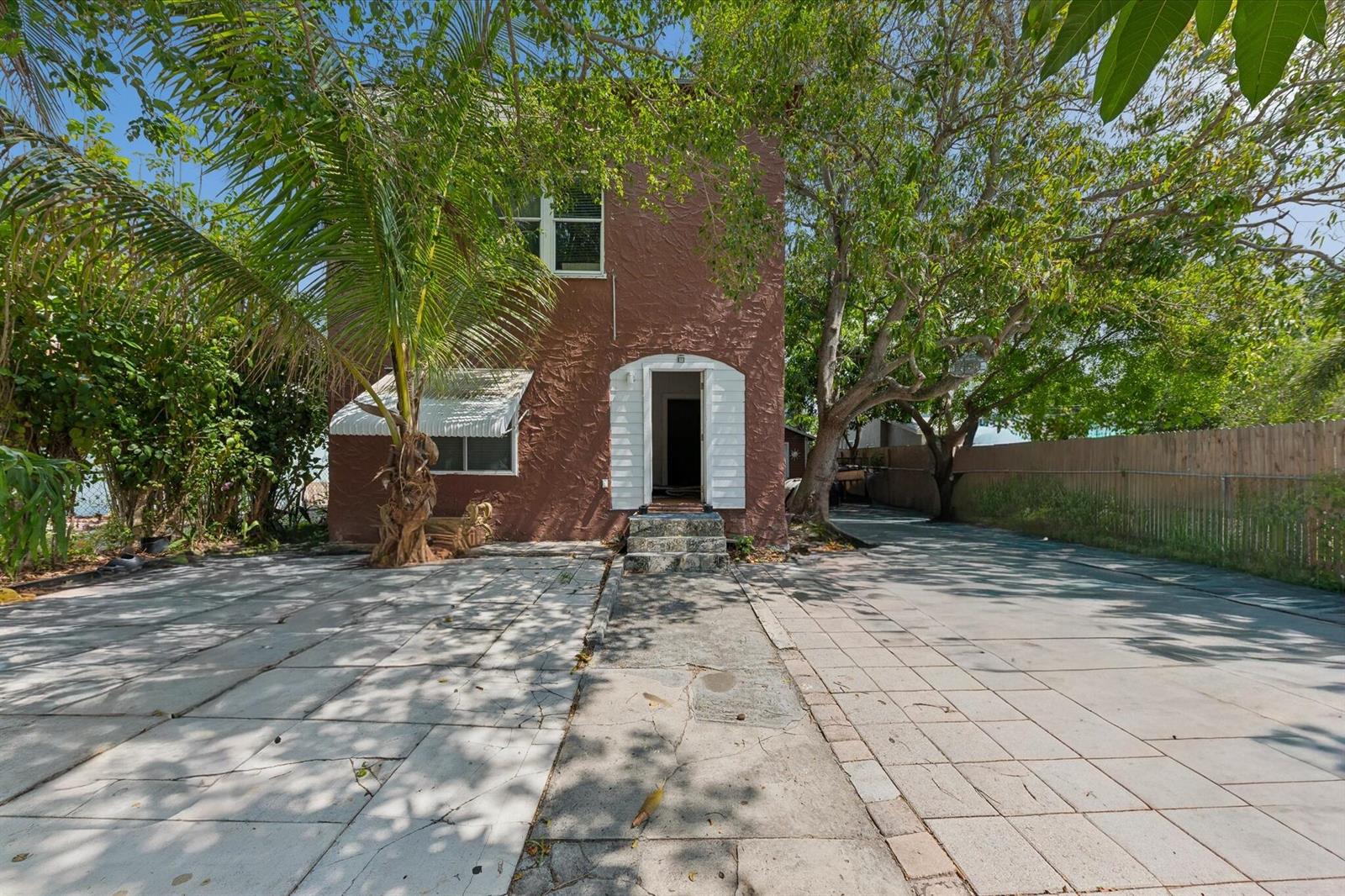 427 El Prado, West Palm Beach FL 33405