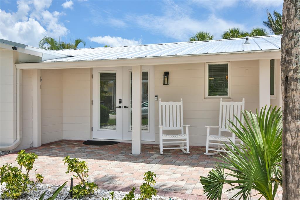 211 ISLAND CIRCLE, SARASOTA, FL — photo 3 of 30