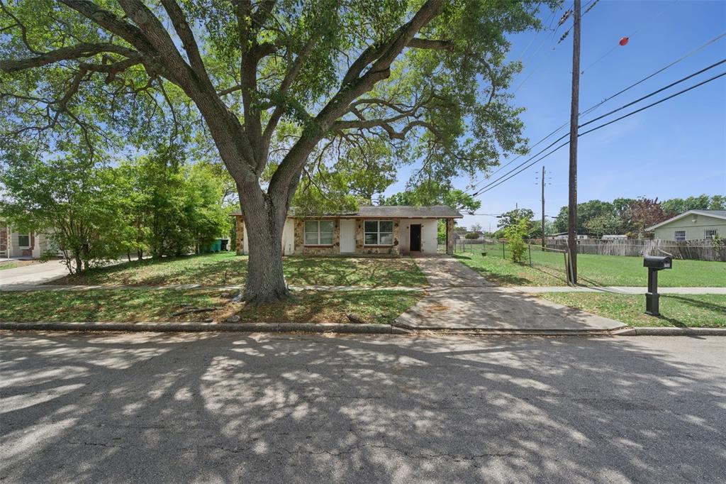 A single-story house with a stone facade and a large tree in the front yard — 4366 KIRKLAND BOULEVARD, ORLANDO, FL