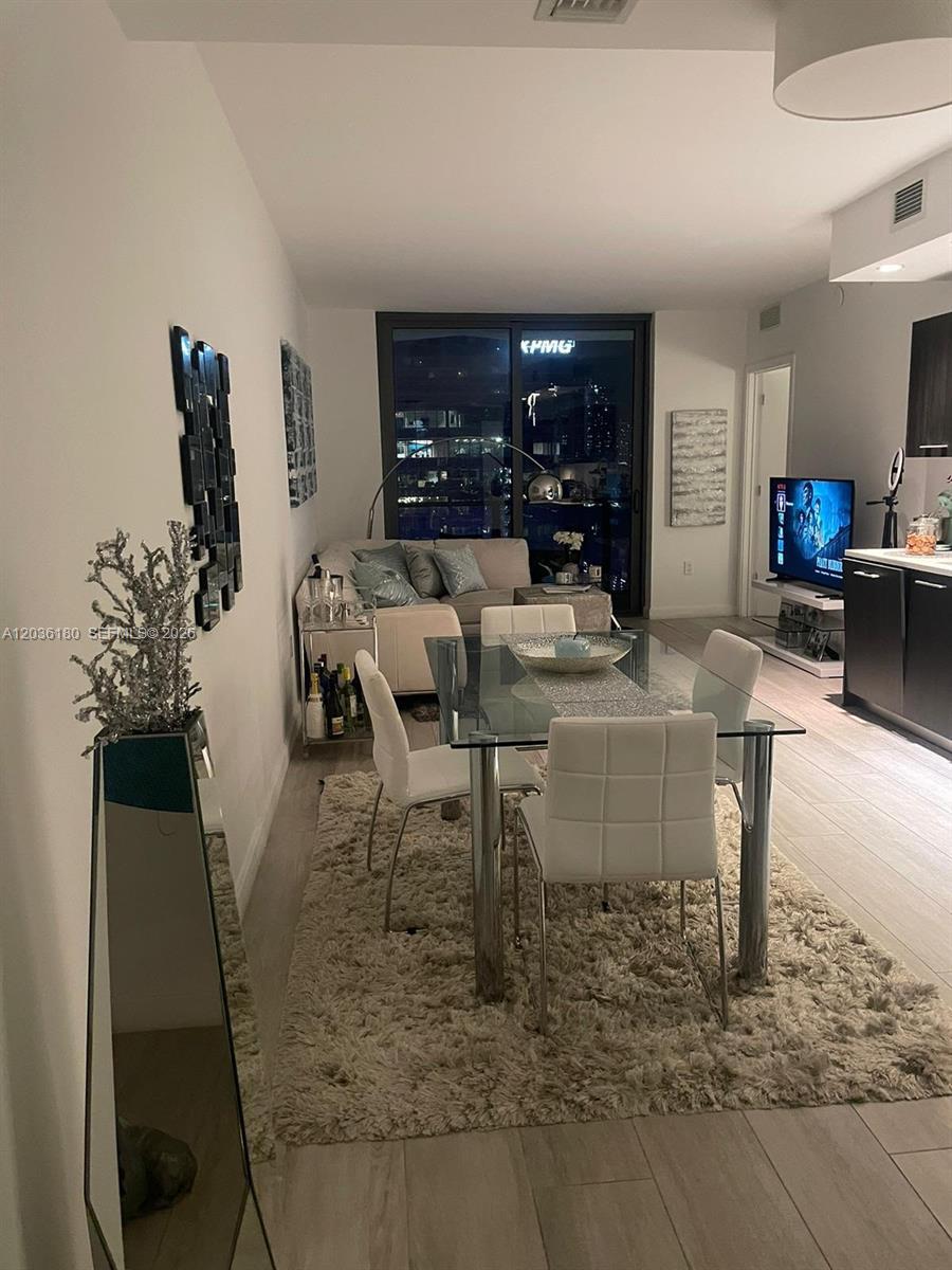 45 SW 9th St # 1409, Miami FL 33130