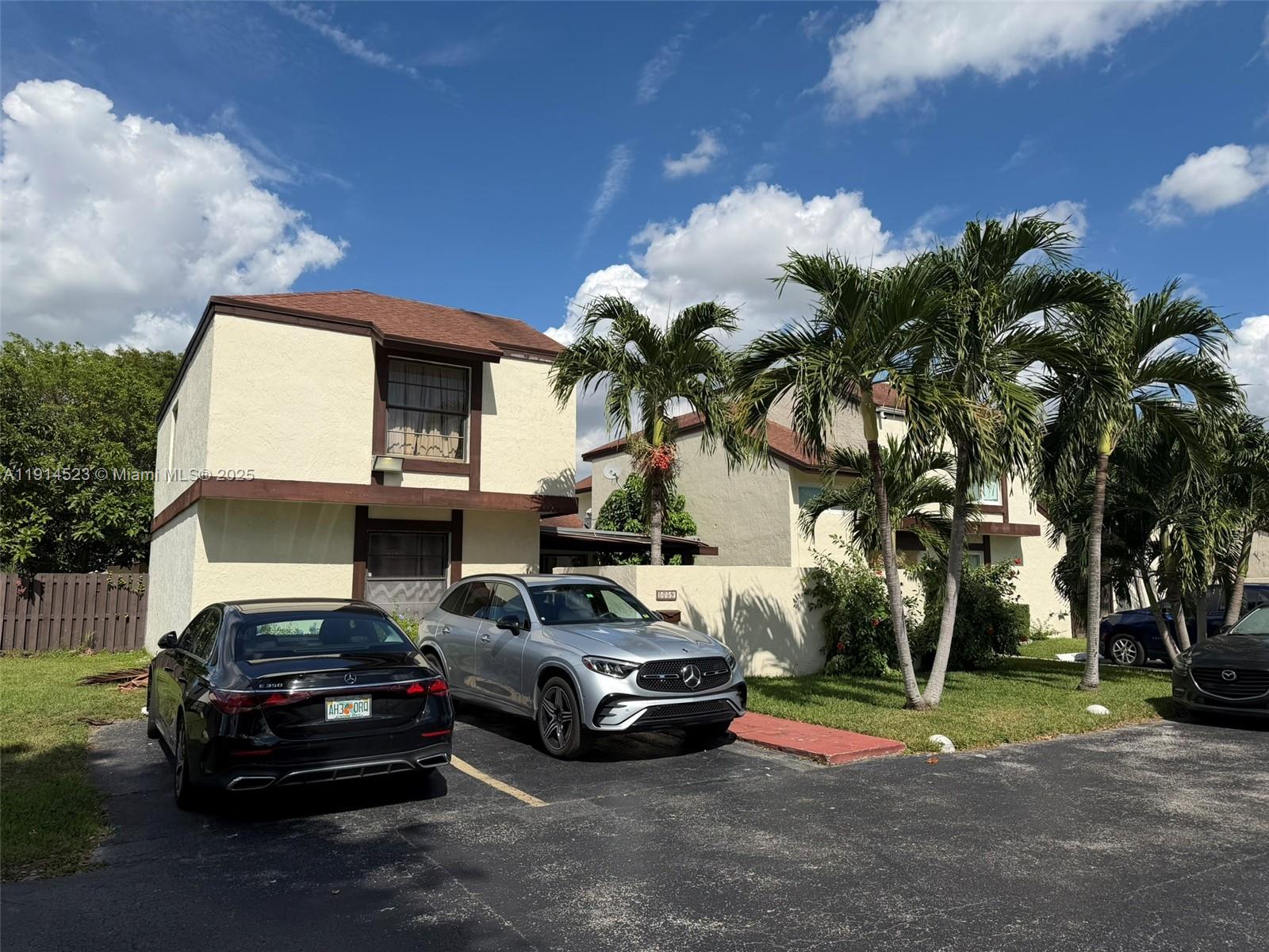 10053 NW 4th Ln # 10053, Miami FL 33172
