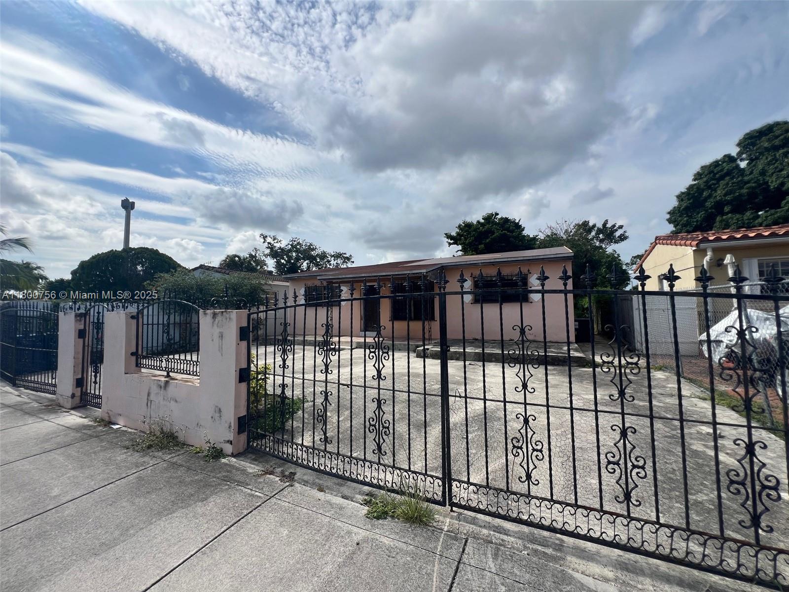 3035 NW 100th St, Miami FL 33147