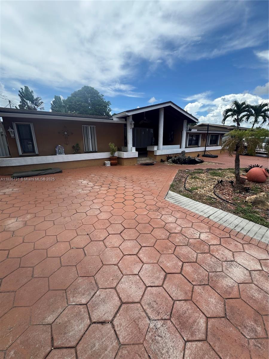 5372 W 9th Ave, Hialeah FL 33012