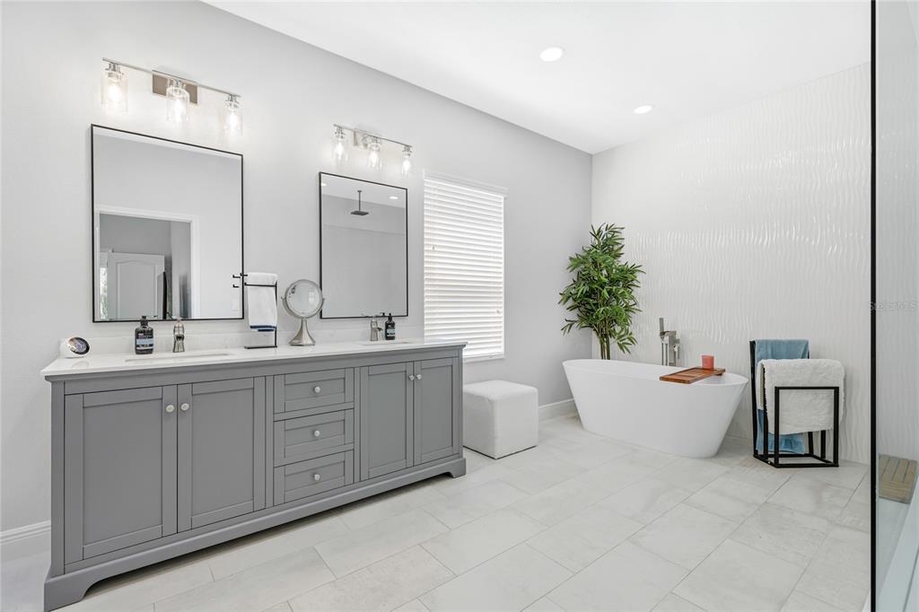 1735 LAKE VERONA CIRCLE, BRADENTON, FL — photo 4 of 30