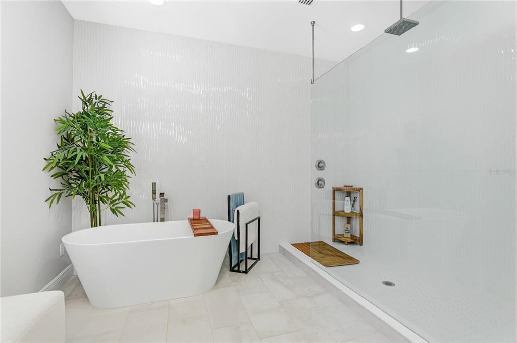 1735 LAKE VERONA CIRCLE, BRADENTON, FL — photo 5 of 30
