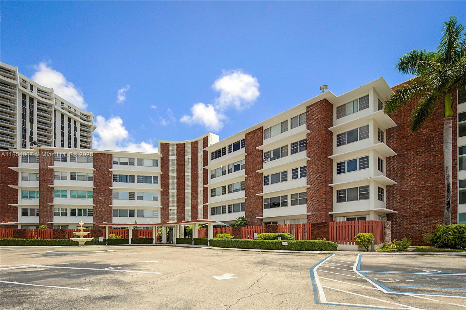 1700 NE 105th St # 203, Miami Shores FL 33138