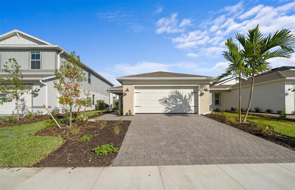 813 BALLEBY TRAIL