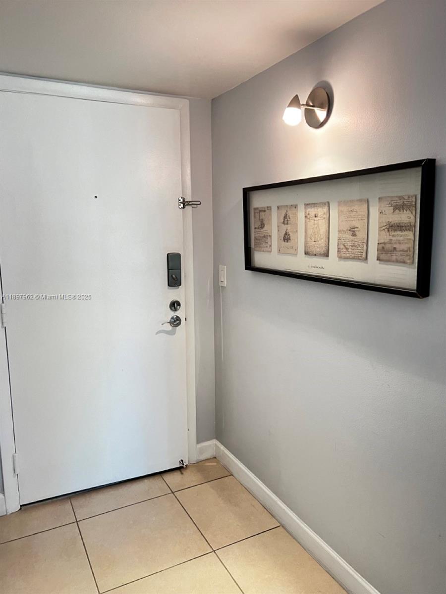 Hallway — AVENTURA, FL