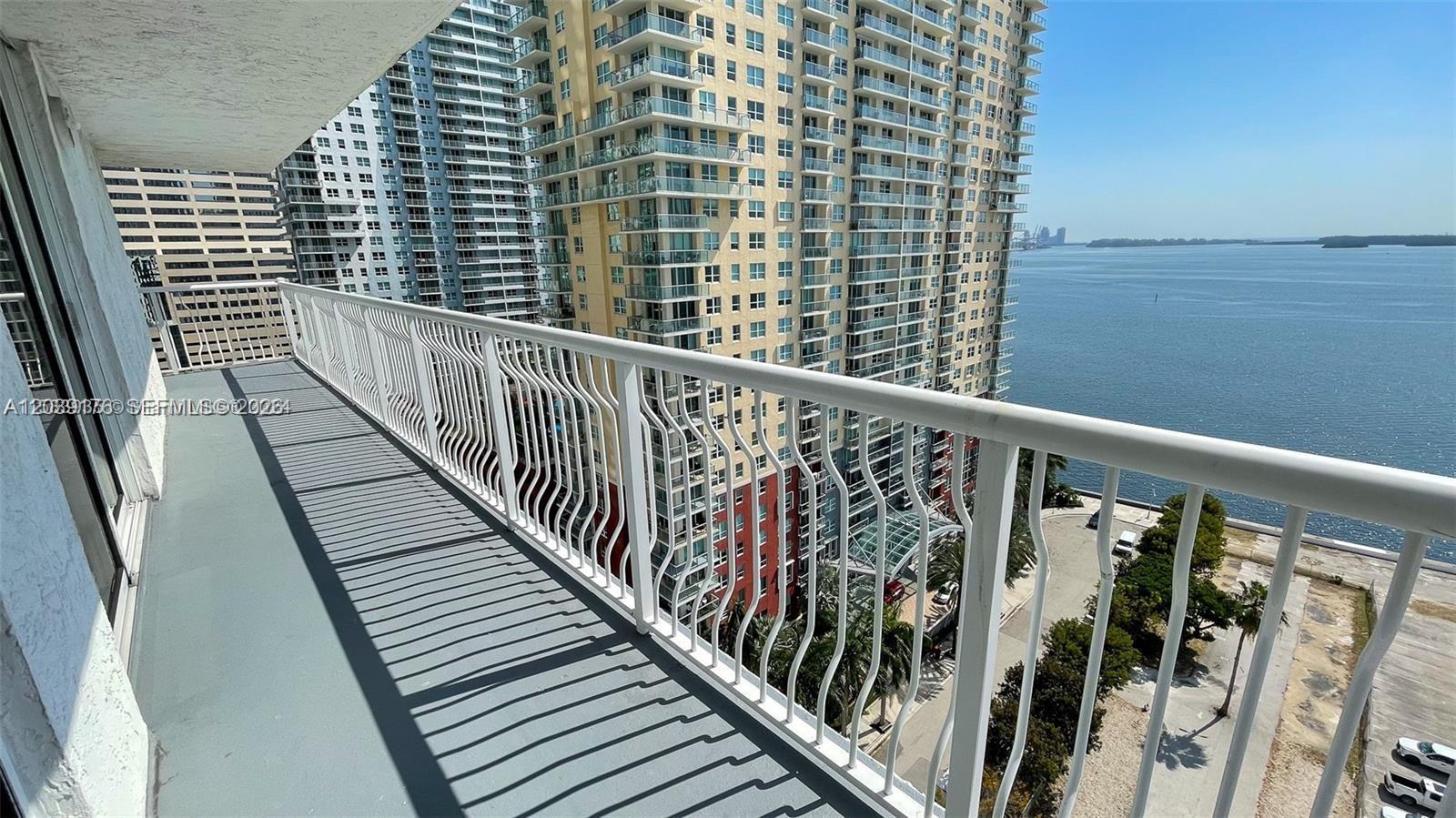 1200 Brickell Bay Dr # 1702, Miami FL 33131