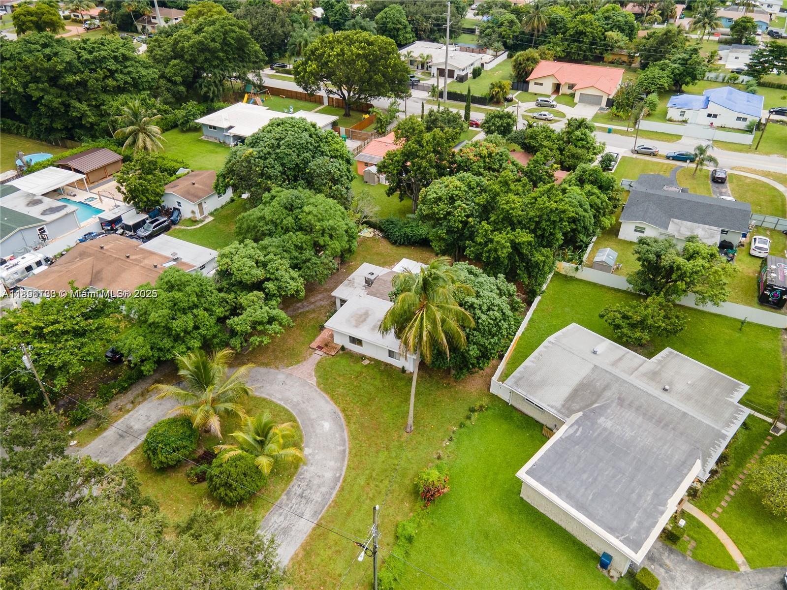 28 NE 164th St, Miami FL 33162