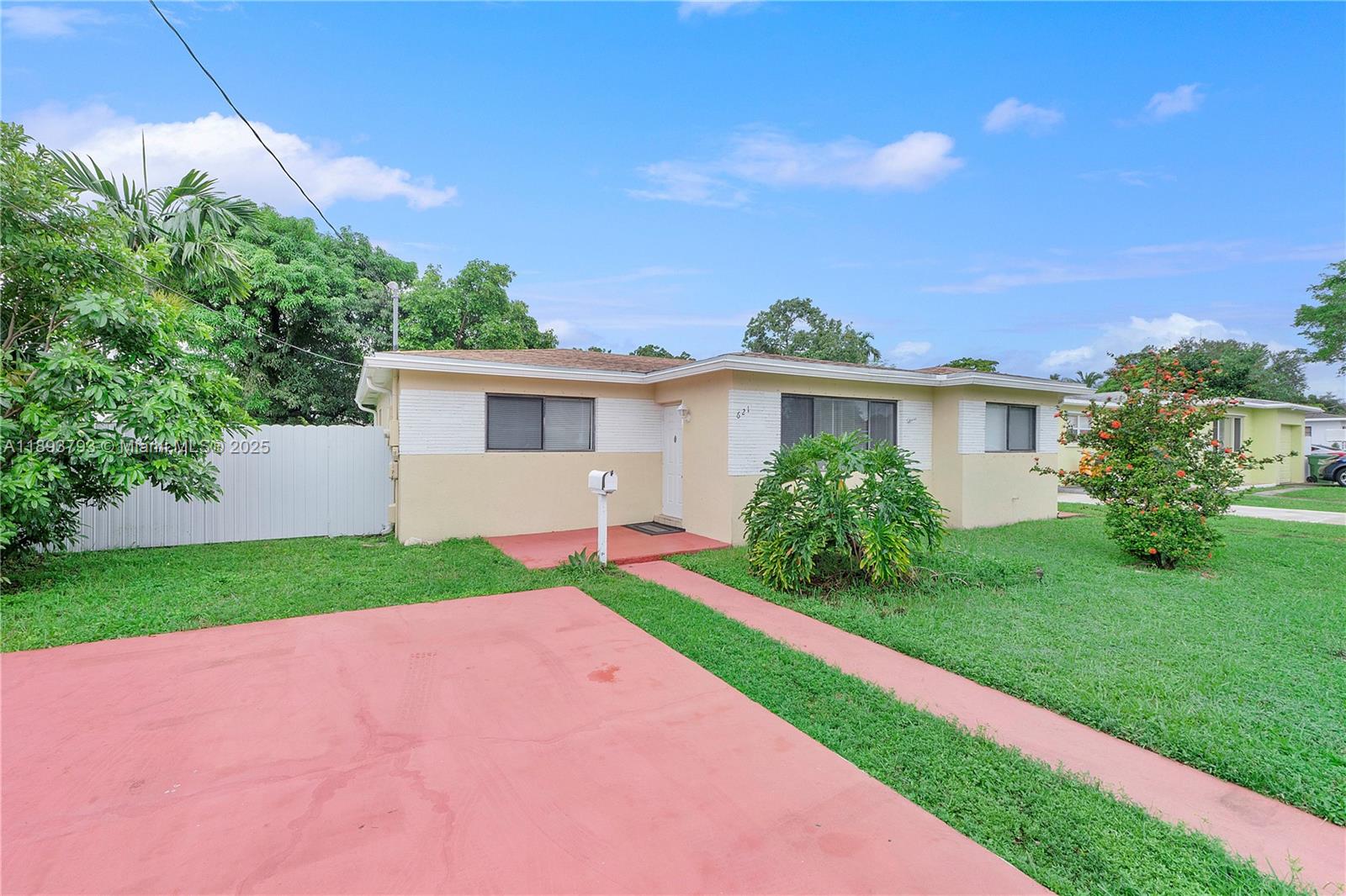 621 SW 5th Ct, Hallandale Beach FL 33009