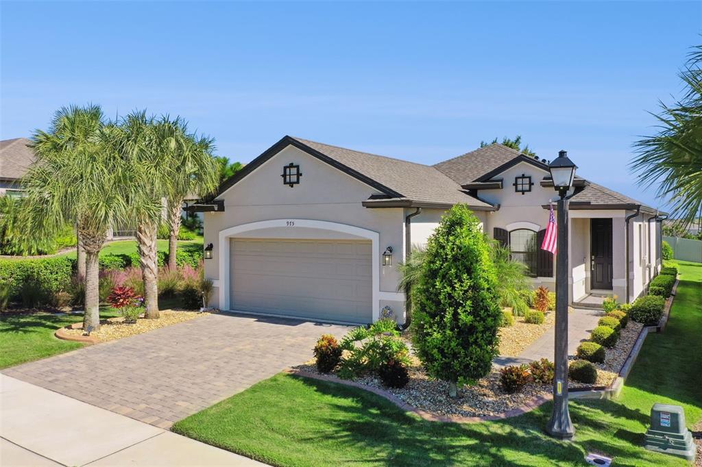 975 BRAEWOOD DRIVE