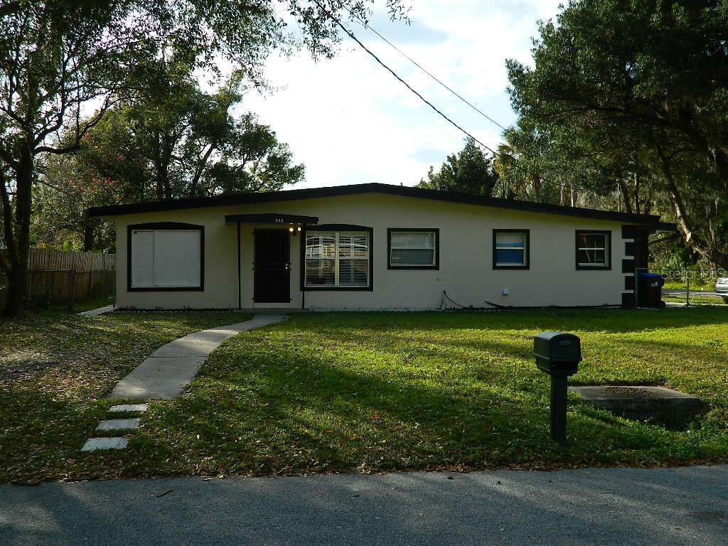 944 KENSINGTON DRIVE