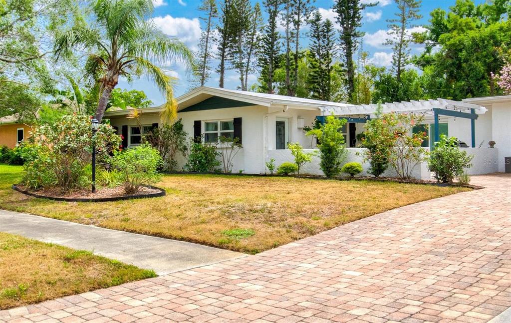 214 GAINES AVENUE