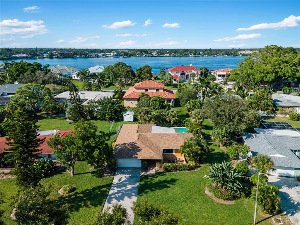 424 BAYCREST DRIVE