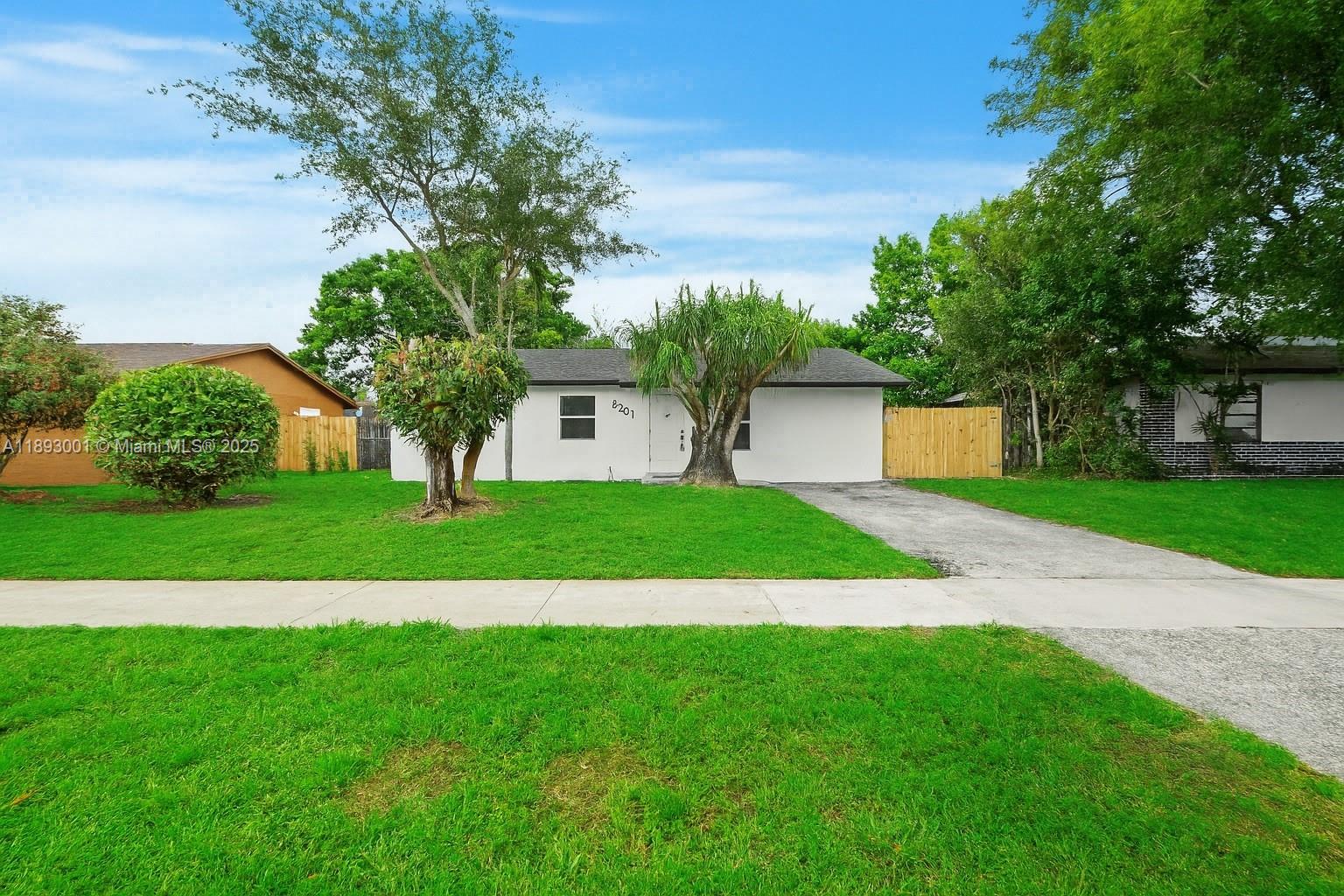 8201 SW 7th Ct, North Lauderdale FL 33068