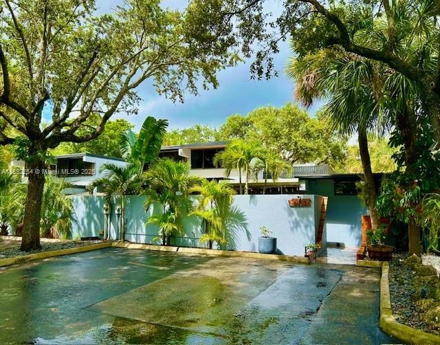 6437 Lemon Tree Ln, Miami Lakes FL 33014