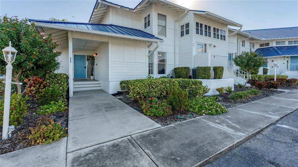 983 SANDPIPER CIRCLE, BRADENTON, FL — photo 2 of 30