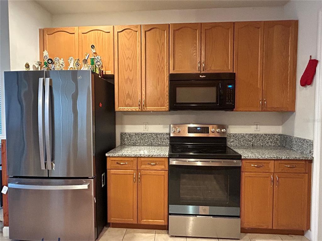 A kitchen with oak cabinets, granite countertops, and stainless steel appliances — 2549 TWAIN DRIVE, TALLAHASSEE, FL