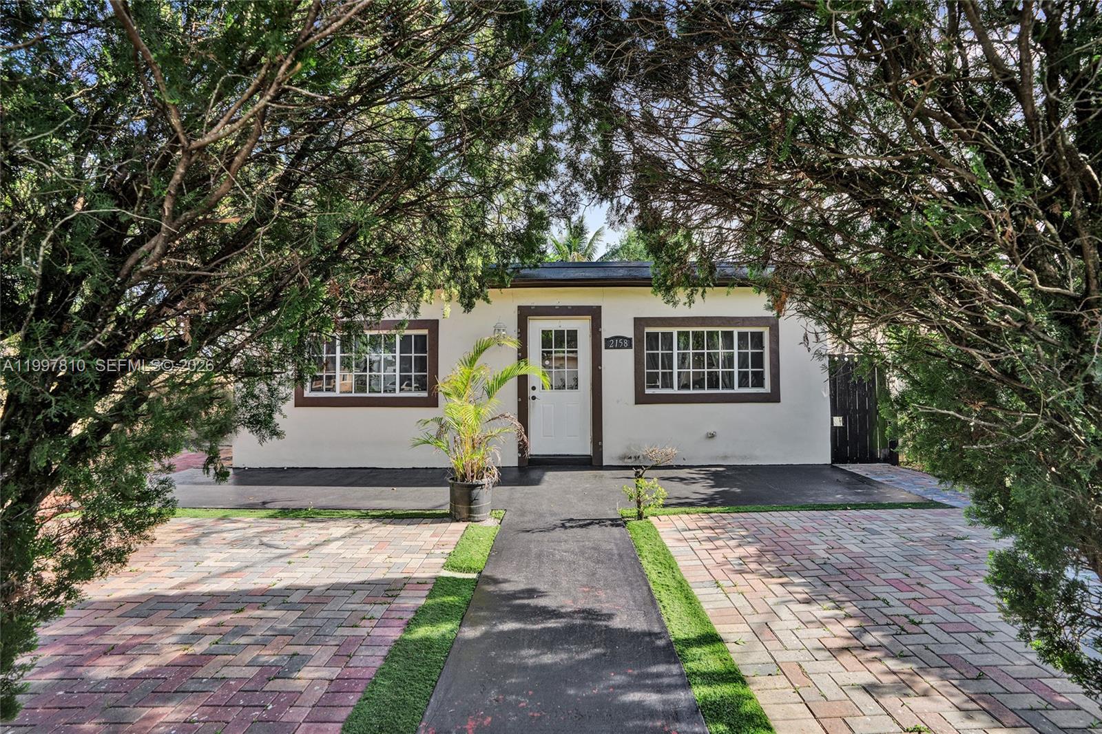 2158 NW 100th St, Miami FL 33147