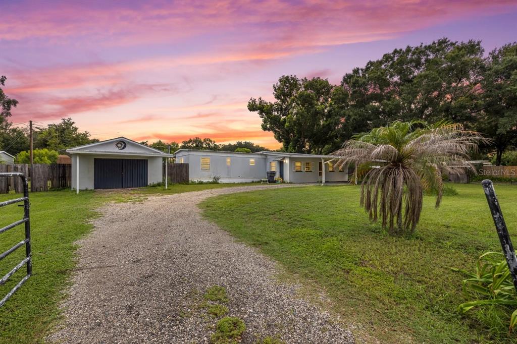 1733 OAKLAND ROAD W