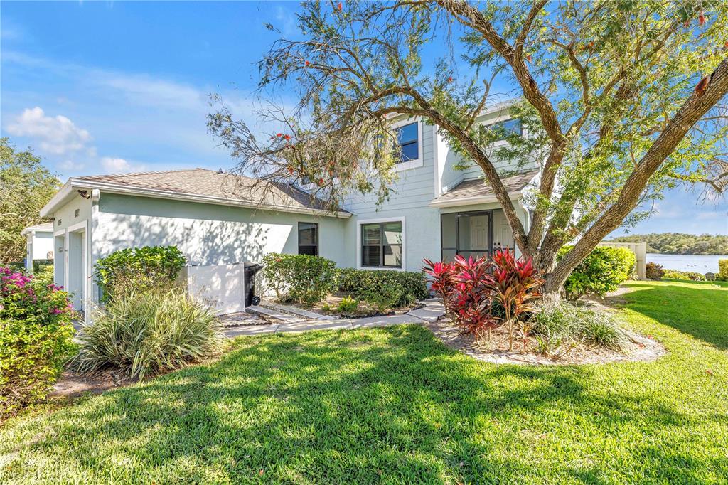 1052 SANABEL COURT NE