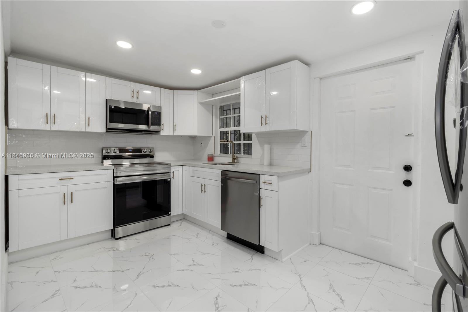 6237 SW 22nd St, Miramar FL 33023