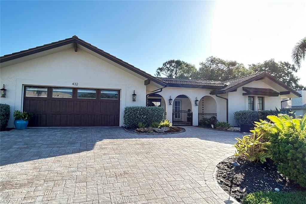 432 YACHT HARBOR DRIVE